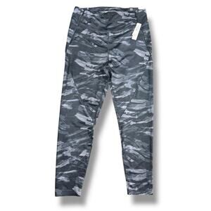 Victoria’s Secret On Point Pocket Leggings Camoflauge Size 14 NWT Stretchy Comfy